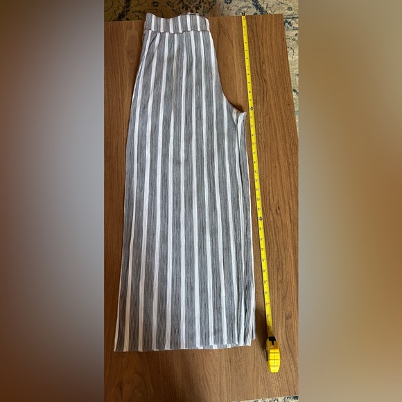 Outfit, wide leg pants with matching tank, dressy casual, white, black, grey - Picture 3 of 10